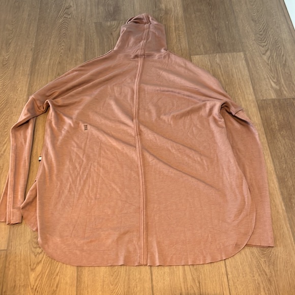 Kit and Ace Burrow Turtleneck NWT - Picture 7 of 14